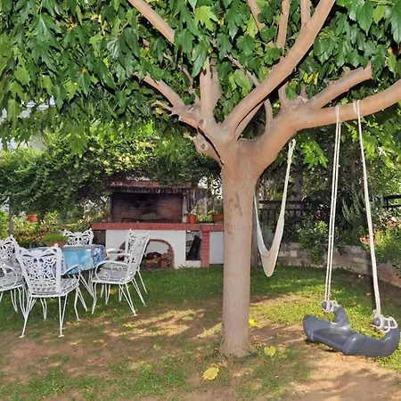 Private With Spacious Garden & Veranda -
