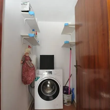 Private With Spacious Garden & Veranda - Apartment *