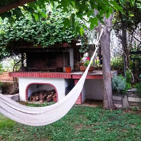 Private With Spacious Garden & Veranda - *