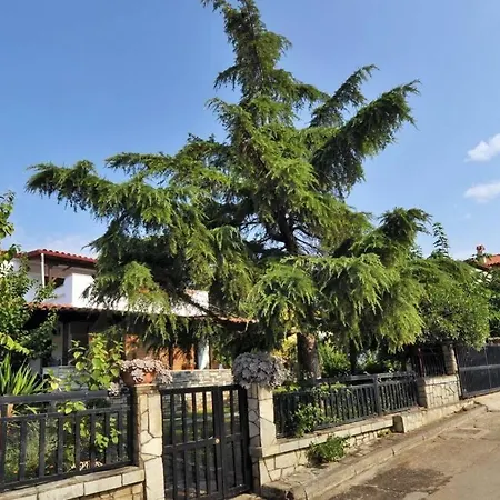 Private With Spacious Garden & Veranda - * Flogita