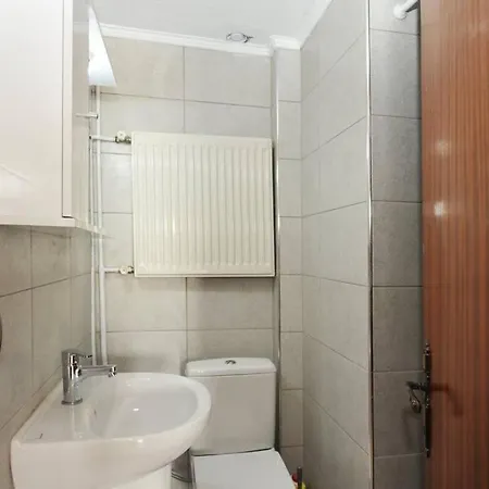 Private With Spacious Garden & Veranda - *