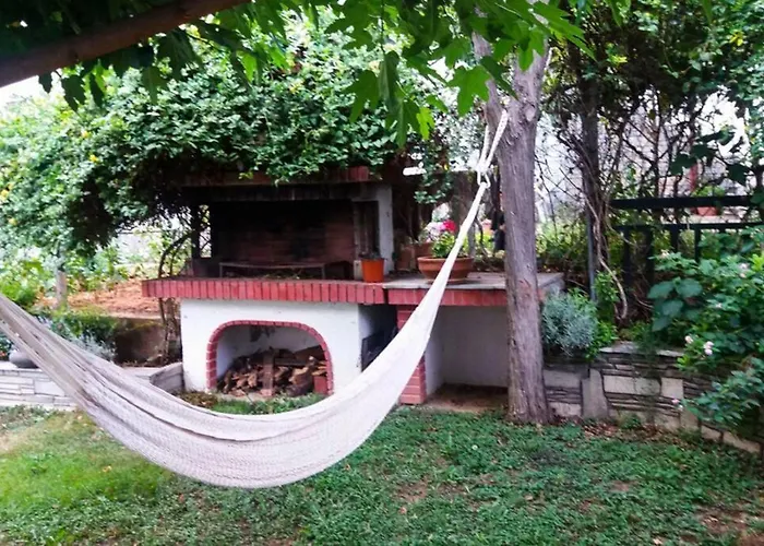 Private With Spacious Garden & Veranda - *
