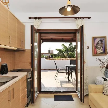 Private With Spacious Garden & Veranda -