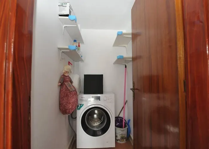 Private With Spacious Garden & Veranda - Apartament *
