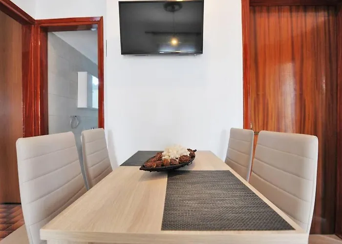 Apartament Private With Spacious Garden & Veranda - *