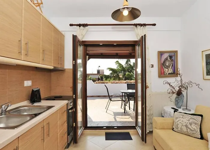 Private With Spacious Garden & Veranda -