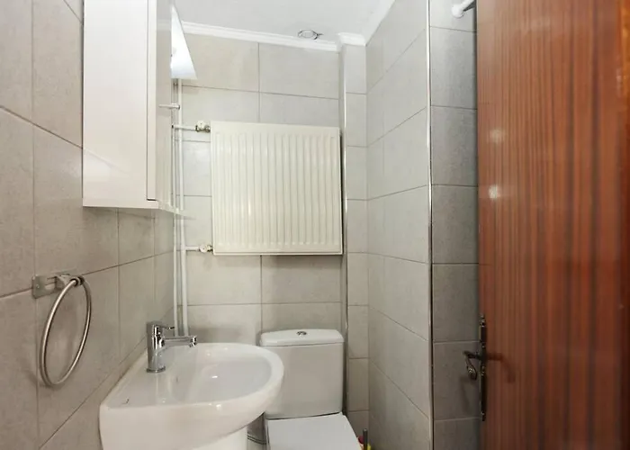 Private With Spacious Garden & Veranda - *